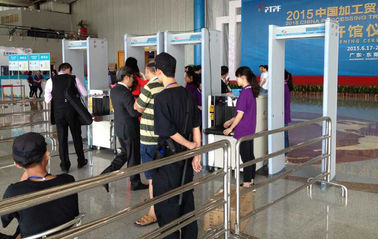 Archway Airport lichaamsscanners passeren door metaaldetector deur 50/60Hz