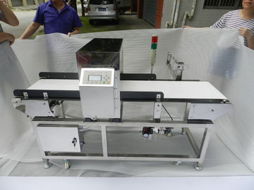 CE-goedgekeurde transportband met metaaldetector met afwijzingsarm. Ideaal voor snacks en diepvries.